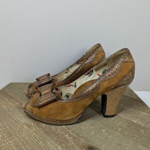 Miss L Fire Leather Suede Bow Heels Size 6 Vintage Style Peep Toe Retro Pinup 3"
